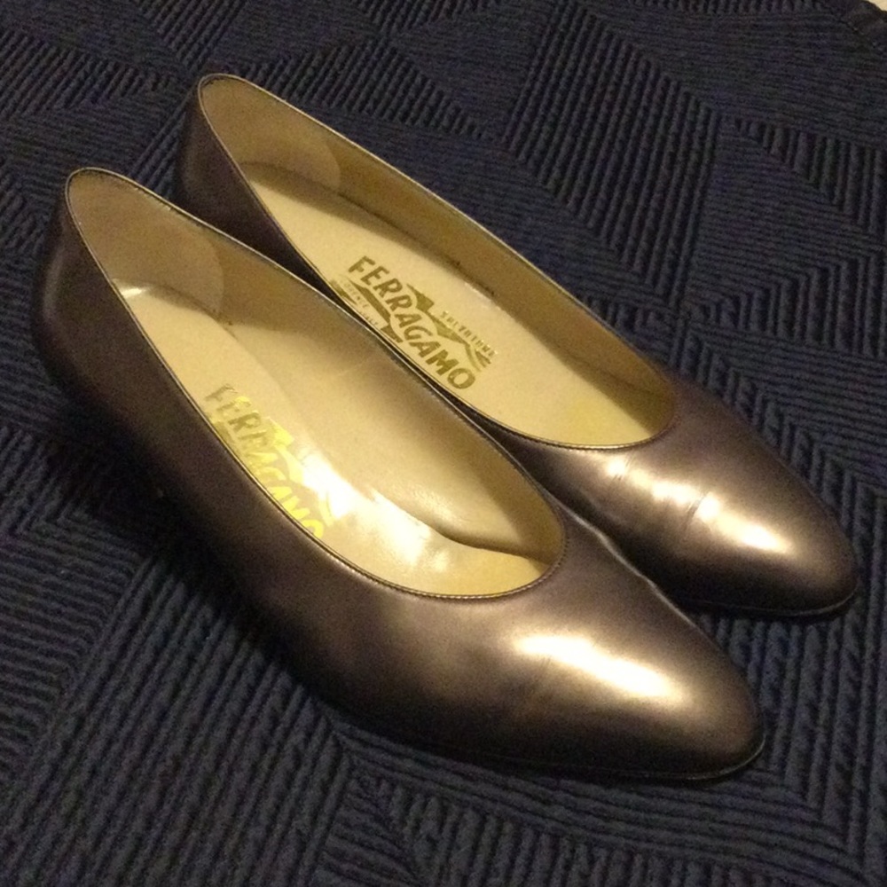 Salvatore Ferragamo size 8 brown metallic leather 2” heels for women